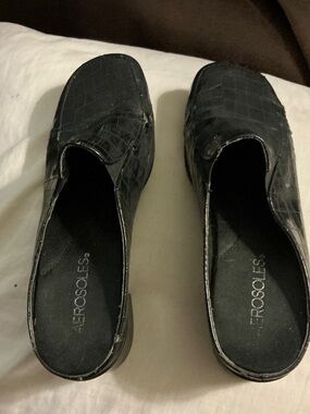 AEROSOLES Black Croc-Embossed Slip-On Mules Size 7.5
